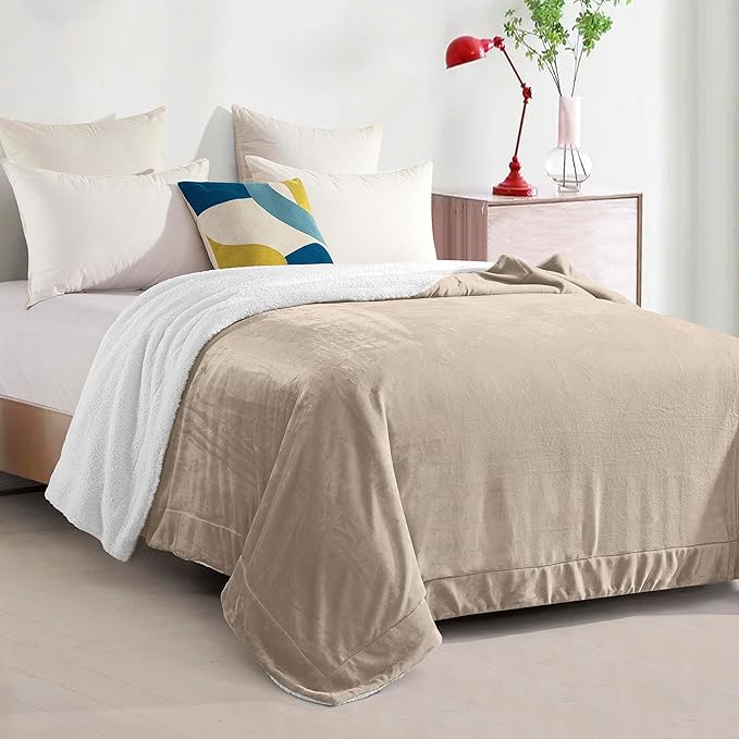 Elegant Comfort Ultra Soft Reversible Flannel Sherpa Blanket - Cozy Silky Fleece Throw for Couch, Bed - Plush Fuzzy Warm Winter Blanket for Gift, Queen, Cream