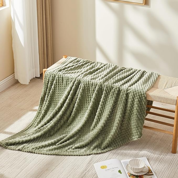 EMME Fleece Blanket, 3D Jacquard Throw Blanket for Couch and Bed, Soft Cozy and Fluffy Blankets Lightweight Luxury Flannel with Geometric Grid Design (Forest Green, 80" x 90")