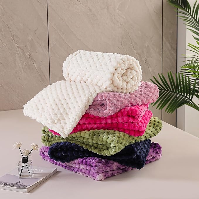 Exclusivo Mezcla Fleece Throw Blanket for Couch, Extra Large Fuzzy Light Grey Bed Blankets, Soft Cozy Plush Sofa Throws for All Seasons, 50x70 Inches