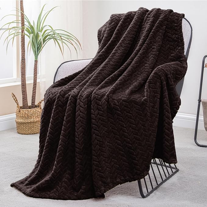 Exclusivo Mezcla Fleece Throw Blanket for Couch and Bed, 50x70 Inches Soft Cozy Jacquard Flannel Blankets, Lightweight Fuzzy Plush Warm Throws for Women, Coffee