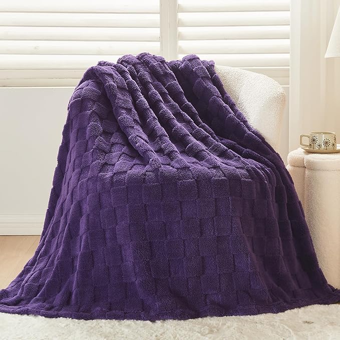 NEWCOSPLAY Super Soft Queen Blanket Purple Premium Silky Flannel Fleece 3D Checkered Lightweight Bed Blanket All Season Use (Purple Checkered, Queen(90"x90"))