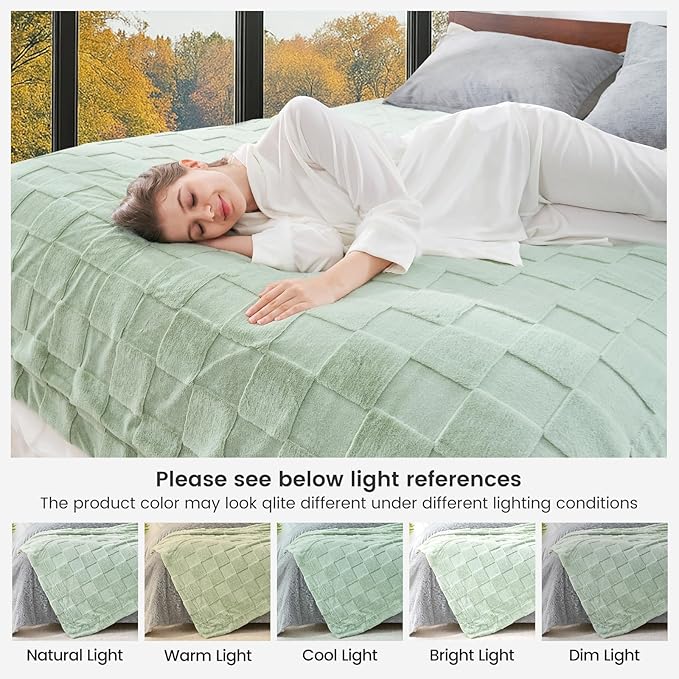 Cozy Bliss Checkered Faux Rabbit Fur Sage Green Throw Blanket, Soft Fuzzy Fluffy Minky Furry Blankets for Couch, Bed (50 * 60 Inches Light Green)