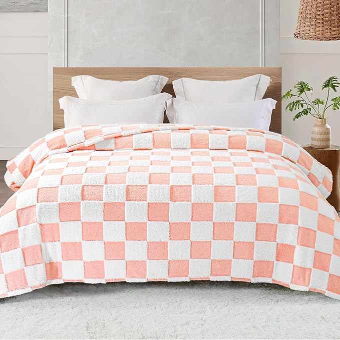 Exclusivo Mezcla Fleece Blanket Queen, Cozy Lightweight Fuzzy Checkered Blanket for Bed, Suitable for All Seasons, Pink, 90" x 90"