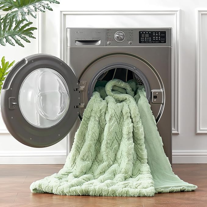 Cozy Bliss Faux Fur Textured Throw Blanket for Couch Super Soft Fuzzy Bed Blanket Gift for Women Premium 3D Ribbed Jacquard All Season Use Sage Green Zigzag 50"*60"