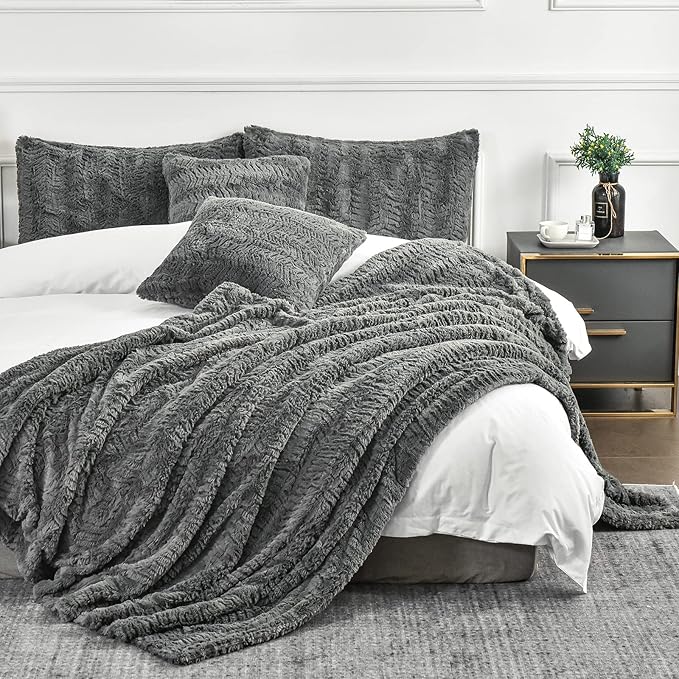 YUSOKI Luxury Faux Fur Throw Blanket(Without Pillows) 2 Layers,3lb,All Ages,Home Decoration, (Grey,50" x 63")