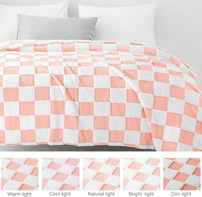 Exclusivo Mezcla Fleece Blanket King Size, Cozy Lightweight Fuzzy Checkered Blanket for Bed, Suitable for All Seasons, Pink, 90" x 104"
