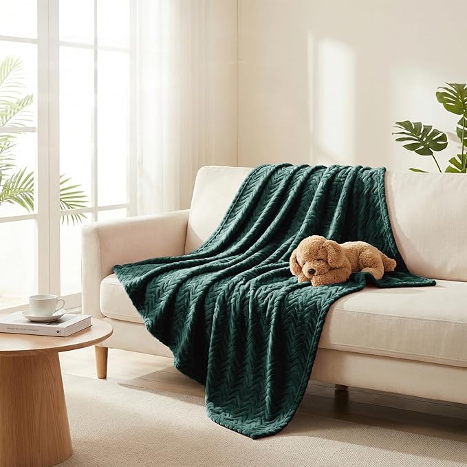 Exclusivo Mezcla Fleece Throw Blanket for Couch, Cozy Lightweight Blankets for All Season, Decorative Giftable Fuzzy Plush Wave Textured Throws for Women, Men, Forest Green, 50x70 Inches