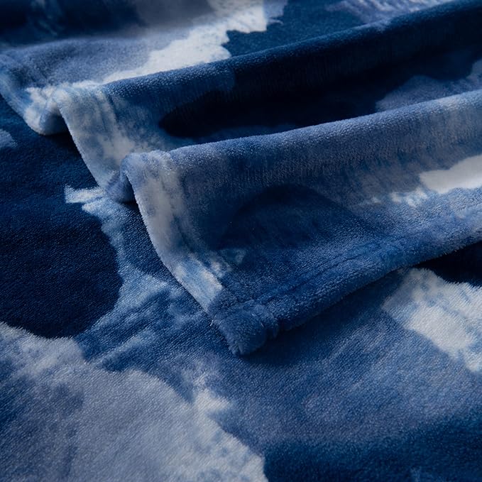 Elegant Comfort Luxury Velvety Feel Blanket, All-Season Lightweight Blanket, Ultra Plush, Soft, Cozy-Fuzzy Flannel Fleece for Couch, Sofa, Bed, Travel, Camouflage Design, Twin/Twin XL, Blue