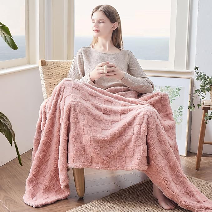NEWCOSPLAY Super Soft Throw Blanket Pink Premium Silky Flannel Fleece 3D Checkered Lightweight Bed Blanket All Season Use (Pink Checkered, Throw(50"x70"))