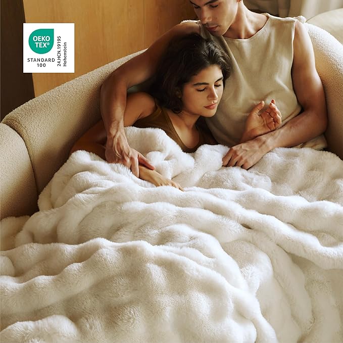 Bedsure GentleSoft Fluffy Fuzzy Twin Blanket, Soft Cozy Fleece Faux Fur Blanket for Twin Size Bed, Cream Decorations Minky Velvet Couch Cover, Thick Warm Plush Women Men Birthday Gifts, 870GSM, Cream