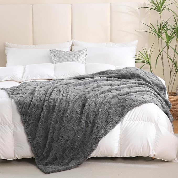Grey Fleece Throw Blanket 60”×80” for Couch Sofa Bed,Super Soft Cozy Plush Microfiber Flannel Blanket with 3D Checkered Design Lightweight for Adults,Woman,Girls