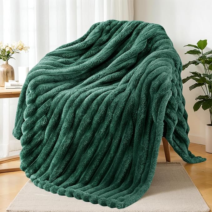 Exclusivo Mezcla Fleece Throw Blanket for Couch, Super Soft Striped Jacquard Bed Blanket, Lightweight Fuzzy Cozy for All Seasons, 50x60 Inches, Forest Green