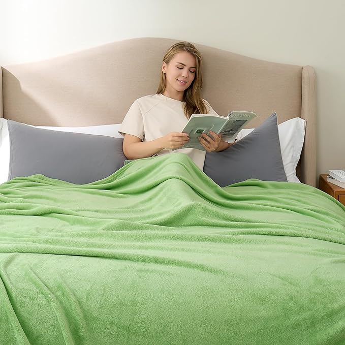 Hansleep Fleece Grass Green Throw XL Blanket, Super Soft Flannel Fuzzy Plush Cozy Blanket for All Seasons, Grass Green, Throw XL 50x70 Inches