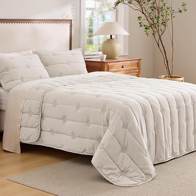 Bedsure Queen Size Quilt Sets – Ultra Soft Cloud Quilt, Lightweight Bedspread Coverlet with 2 Pillow Shams, Breathable & Cozy Bedding for All Season, Beige, 3 Piece (90x96 Inches)