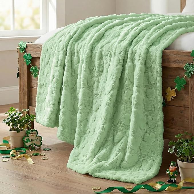 Horaldaily St. Patrick's Day Solid Blanket Throw, Green Shamrock Heart Soft Fuzzy Plush Faux Fur Cozy Blankets for Couch Sofa Bed Lounging, Ideal Gifts for Kids Adults Wife Self, 50x60