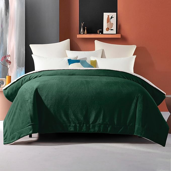 Elegant Comfort Ultra Soft Reversible Flannel Sherpa Blanket - Cozy Silky Fleece Throw for Couch, Bed - Plush Fuzzy Warm Winter Blanket for Gift, Full, Hunter Green