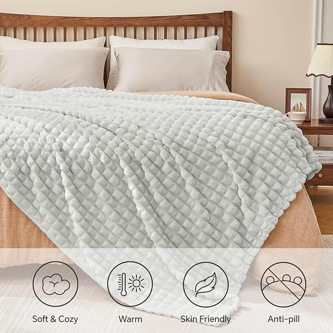 BEDELITE Light Grey Throw Blanket for Couch and Bed- Super Soft and Warm 3D Checkered Fluffy Fuzzy Fleece Blanket, Luxurious Plush Cozy Blanket for Room Decor Fall and Winter, 50x60 inches