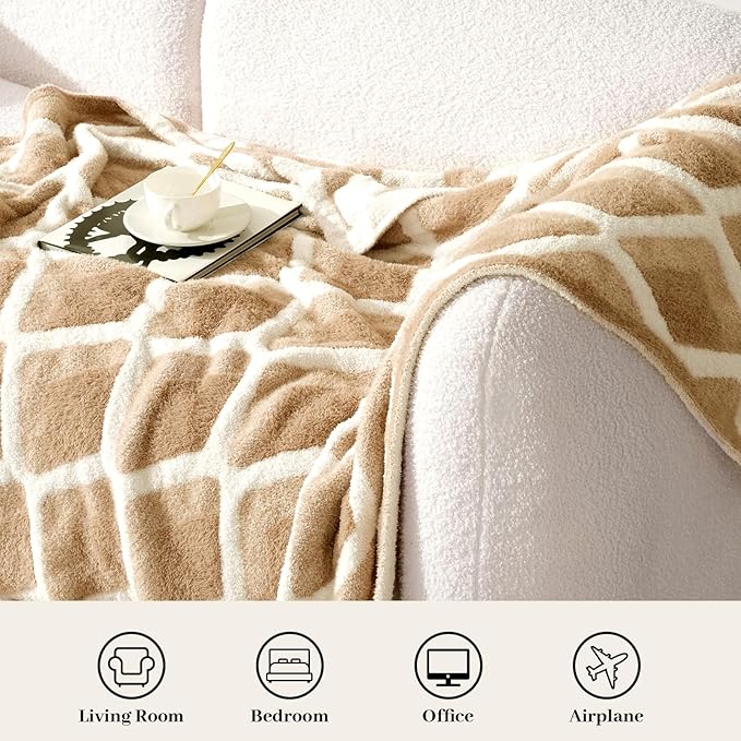 Amélie Home Knit Throw Blanket for Couch, Super Soft Fuzzy Cozy Throw, Giftable Knitted Blanket for Women Men, Birthday, Sofa Bed Living Room Decor, 50" x 60", Diamond Beige