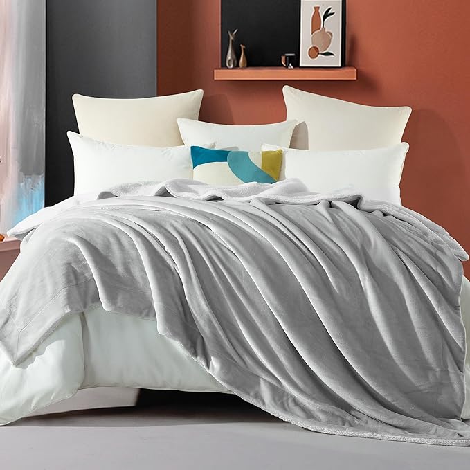 Elegant Comfort Ultra Soft Reversible Flannel Sherpa Blanket - Cozy Silky Fleece Throw for Couch, Bed - Plush Fuzzy Warm Winter Blanket for Gift, Twin XL, Silver Grey