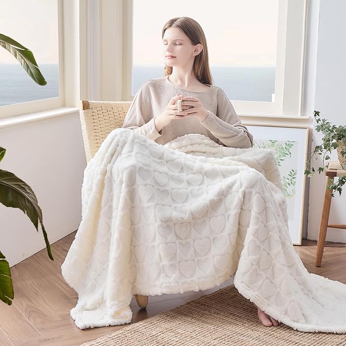 NEWCOSPLAY Super Soft Queen Blanket Off White Love Premium Silky Flannel Fleece 3D Heart Checkered Lightweight Bed Blanket All Season Use (Off White Love, Queen(90"x90"))
