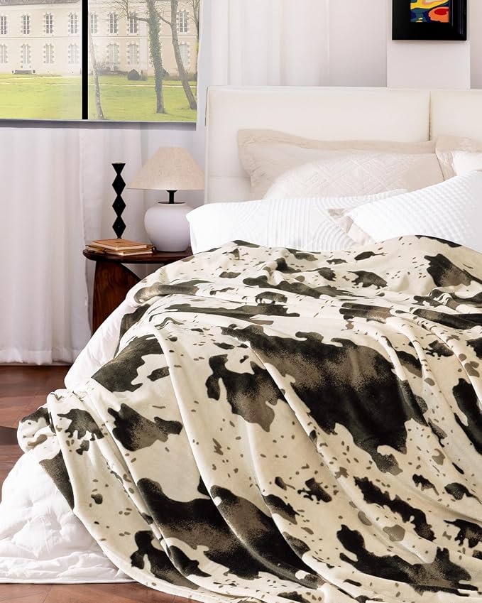 Cow Print Blanket Ultra Soft Flannel Throw Blanket for Couch Bed, Cute Cozy Lightweight All-Season Fleece Blanket Twin XL, Gift for Women & Girls, 66×90 Inches Brown