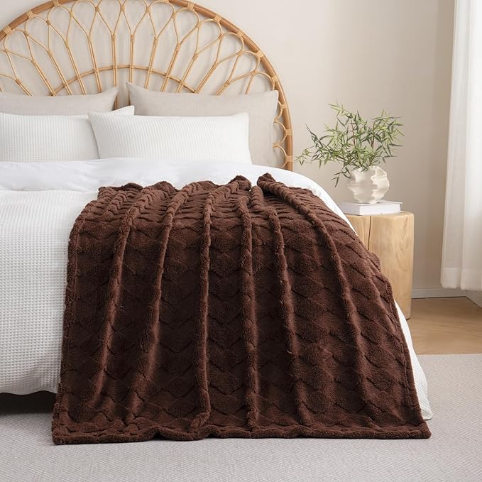 Brown Throw Blanket for Couch Sofa Bed 50x60 inches,Fleece Blankets Microfiber Flannel with Diamond Checkered Pattern Lightweight Plush Soft Cozy Gifts for Women Mom Girls