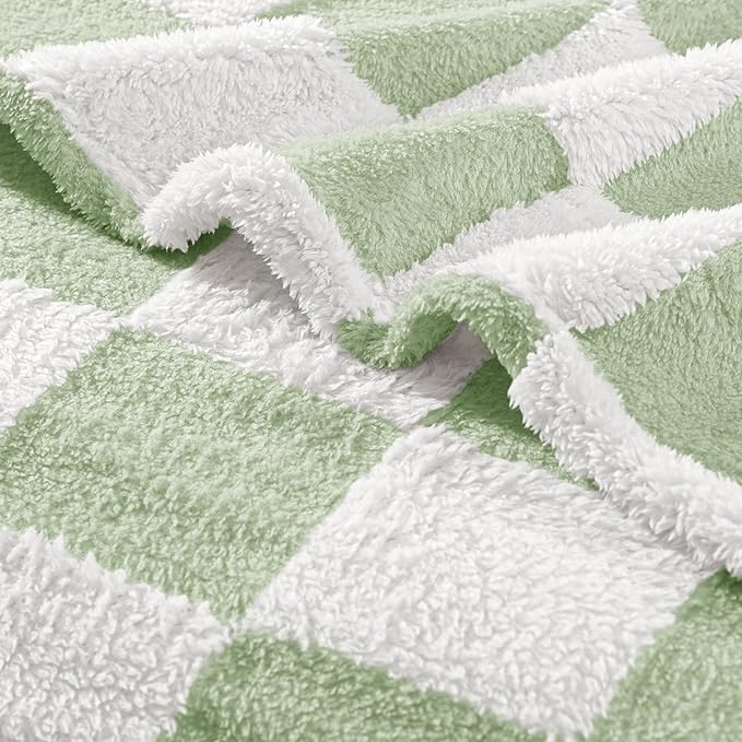 Exclusivo Mezcla Fleece Blanket Twin Size, Cozy Lightweight and Fuzzy Checkered Blankets for Couch or Bed, Suitable for All Seasons, Sage Green, 60" x 80"