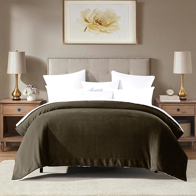 Mocassi Premium Ultra-Soft Flannel Fleece Sherpa Throw Blanket - Warm Cozy Reversible Plush Micromink Blanket for Couch, Bed and Sofa - Fluffy, Christmas Winter Bedding Gift, Queen, Brown
