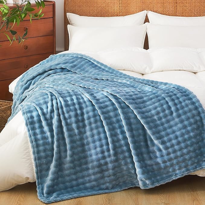 Fluffy 3D Bubble Throw Blanket for Couch & Bed – Cozy Soft Fleece Blankets for Women & Girls – Warm Lightweight Fuzzy Throw XL (50x70) – Machine Washable Gifts