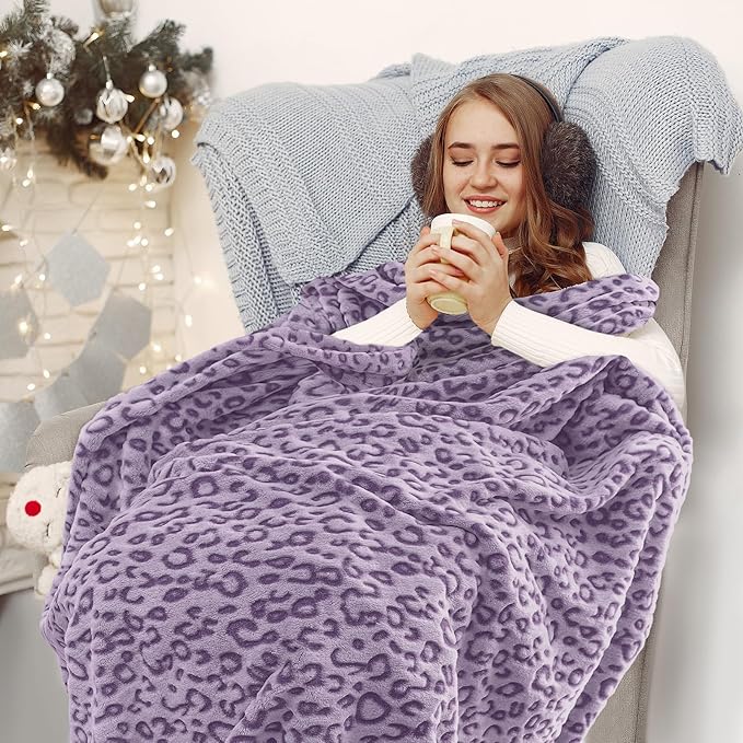 Purple Fleece Throw Blanket for Kids, Cozy Soft Warm Small Blanket for Couch Room Decor, All Season Purple Gifts for Kids Girls 40x50 Inches