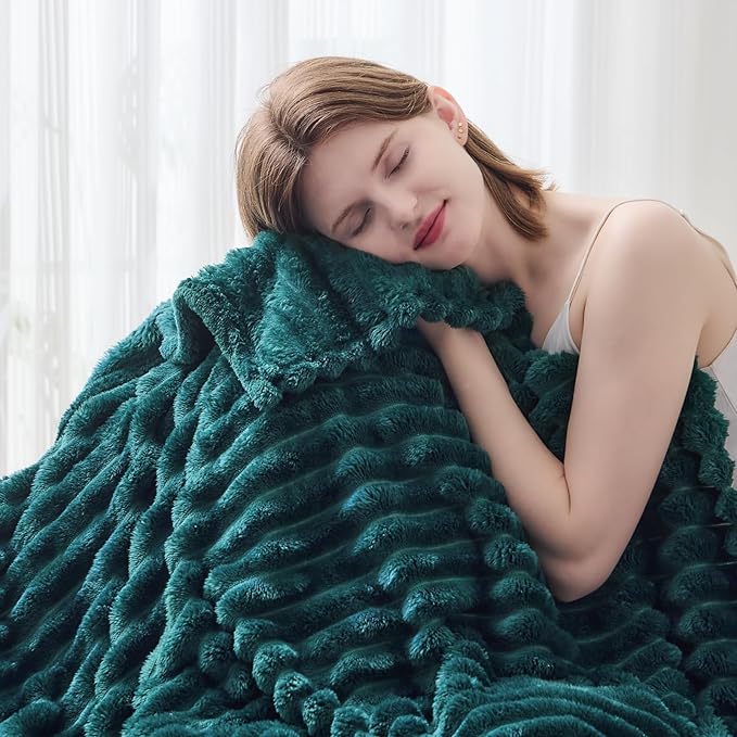 NEWCOSPLAY Super Soft Twin Blanket Dark Teal Premium Silky Flannel Fleece 3D Ribbed Jacquard Lightweight Bed Blanket All Season Use (Dark Teal Ribbed, Twin(60"x80"))
