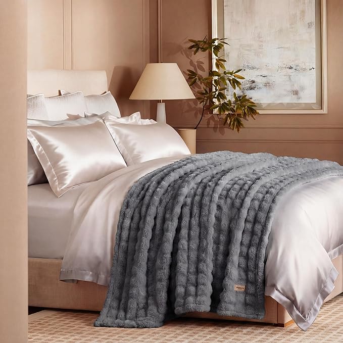 Bedsure 3D Fleece Bubble Blanket - GentleSoft Grey King Blanket for Bed Sofa Room Decor - Luxury Soft Cozy Gifts for Women, Lightweight, All Seasons, Grey, 108"×90"
