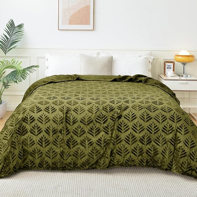 Exclusivo Mezcla Twin Size Fleece Blanket for Bed, Super Soft and Cozy Blankets All Season Use, Leaves Pattern, Plush Fuzzy Lightweight, Olive Green, 60x80 Inch