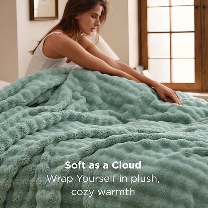 Bedsure 3D Fleece Bubble Blanket - GentleSoft Green King Blanket for Bed Sofa Room Decor - Luxury Soft Cozy Gifts for Women, Lightweight, All Seasons, Sage Green, 108"×90"