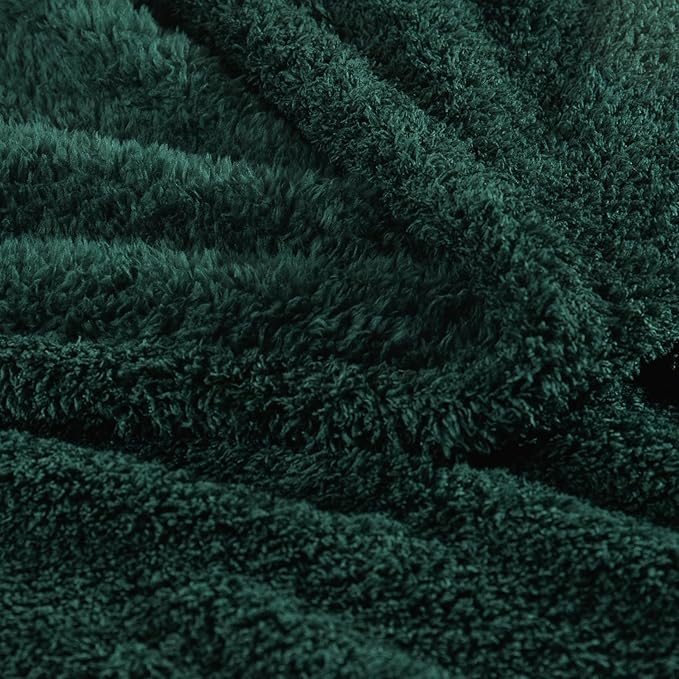 Exclusivo Mezcla Fleece Bed Blankets Queen Size, Ultra Soft, Lightweight and Fuzzy Forest Green Blanket for Women, Home Decor, 90x90 Inches
