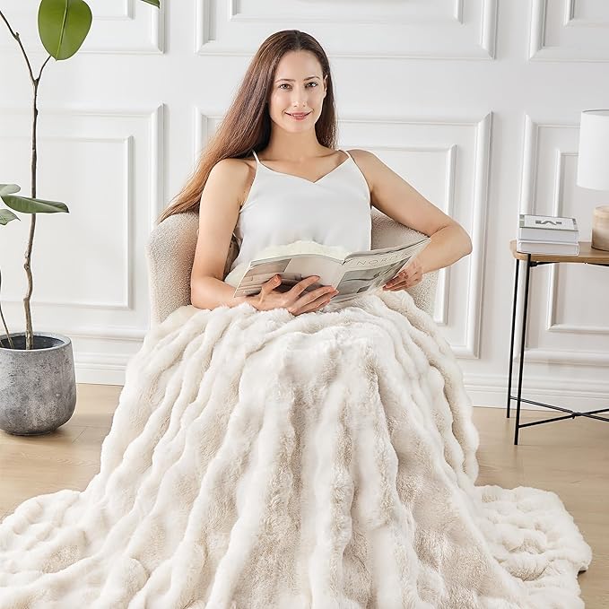 Luxury 1000GSM Faux Rabbit Fur Throw Blanket, Super Heavy Warm Cozy Blankets for Couch Bed Sofa, Bubble Plush Fuzzy Elegant Soft Reversible Mink Blanket for Living Room Bedroom, Cream White
