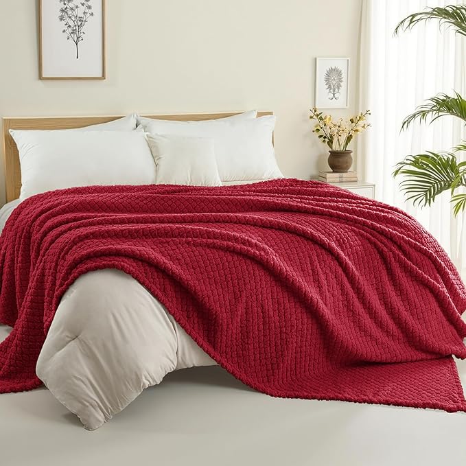Exclusivo Mezcla Queen Size Fleece Blanket for Bed, Extra Soft Warm Decorative Fuzzy Blanket for Women, Lightweight Cozy Bedding Blankets, 90x90 Inches, Deep Red