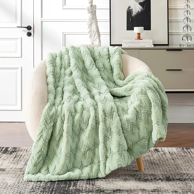 Cozy Bliss Faux Fur Textured Throw Blanket for Bed Super Soft Fuzzy Couch Blanket Gift for Women Premium 3D Ribbed Jacquard All Season Use Sage Green Zigzag 60"*80"