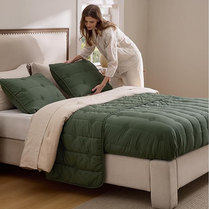 Bedsure Queen Size Quilt Sets – Ultra Soft Lightweight Green Bedspread Coverlet with 2 Pillow Shams, Breathable & Cozy Quilted Bedding, All Season Bedroom Decor, 3 Piece (90x96 Inches)