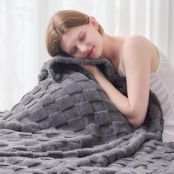 NEWCOSPLAY Super Soft Twin Blanket Dark Grey Premium Silky Flannel Fleece 3D Checkered Lightweight Bed Blanket All Season Use (Dark Grey Checkered, Twin(60"x80"))