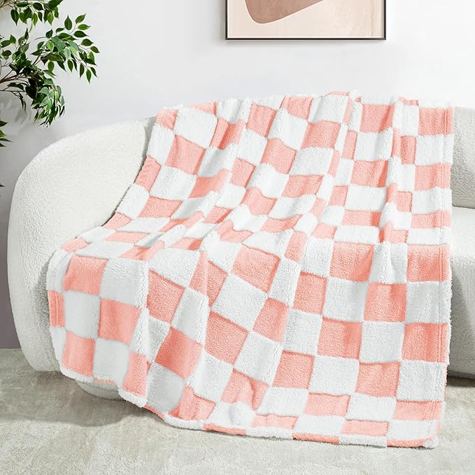 Exclusivo Mezcla Fleece Blanket King Size, Cozy Lightweight Fuzzy Checkered Blanket for Bed, Suitable for All Seasons, Pink, 90" x 104"