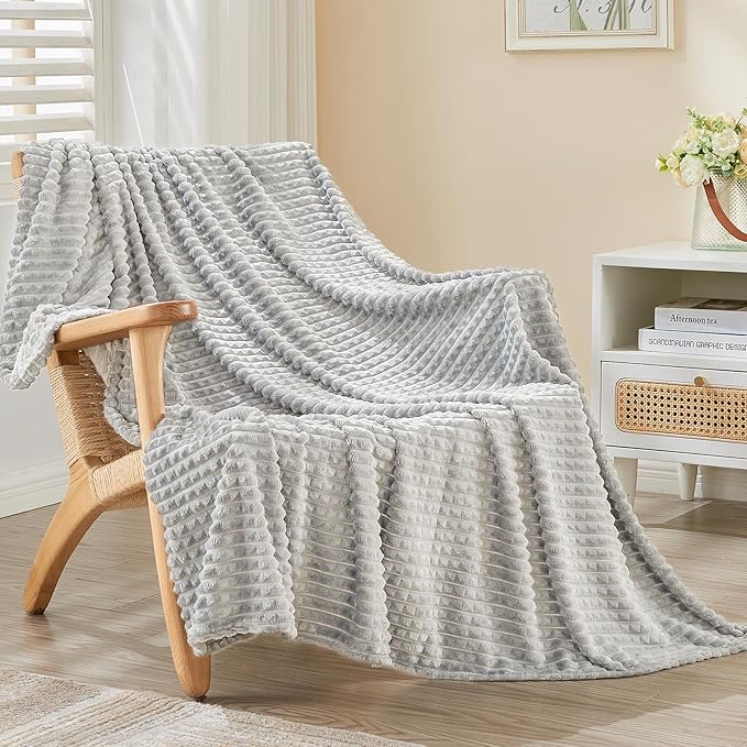EMME Fleece Blanket Twin Size Luxury Flannel for Couch Bed Sofa Chair, Soft, Plush, Warm and Cozy Blanket with Geometric Grid Design (Light Grey, 60'' x 80'')
