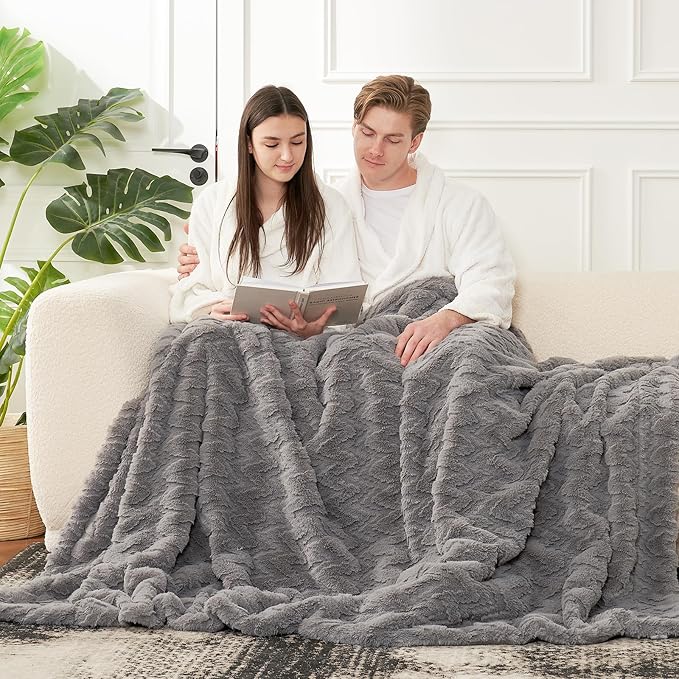 Cozy Bliss Faux Fur Textured Throw Blanket for Bed Super Soft Fuzzy Couch Blanket Gift for Women Premium 3D Ribbed Jacquard All Season Use Grey Zigzag 60"*80"
