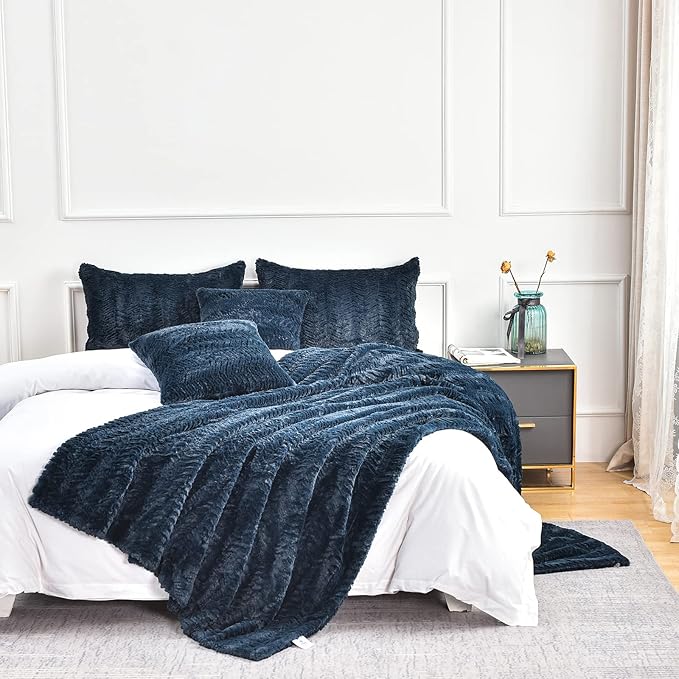 YUSOKI Luxury Faux Fur Twin XL Blanket for Twin XL Bed 2 Layers,5.2lb,All Ages,Home Decoration Without Pillows(Navy Blue,63"x90")