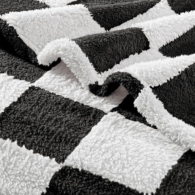 Exclusivo Mezcla Fleece Blanket King Size, Cozy Lightweight Fuzzy Checkered Blanket for Bed, Suitable for All Seasons, Black, 90" x 104"