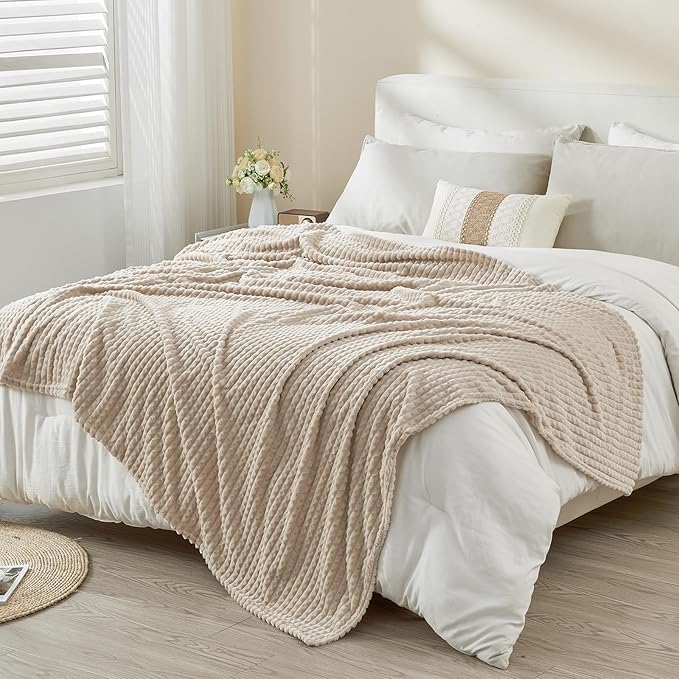 EMME Fleece Blanket Twin Size Luxury Flannel for Couch Bed Sofa Chair, Soft, Plush, Warm and Cozy Blanket with Geometric Grid Design (Beige, 60'' x 80'')