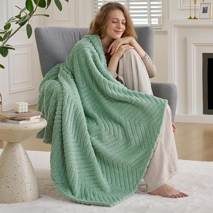 Joiedomi Sage Green Throw Blanket for Couch, Soft & Warm Sage Green Fleece Blankets Gifts for Women Mom, Cozy Cute Soft Throw 50x60 Inches