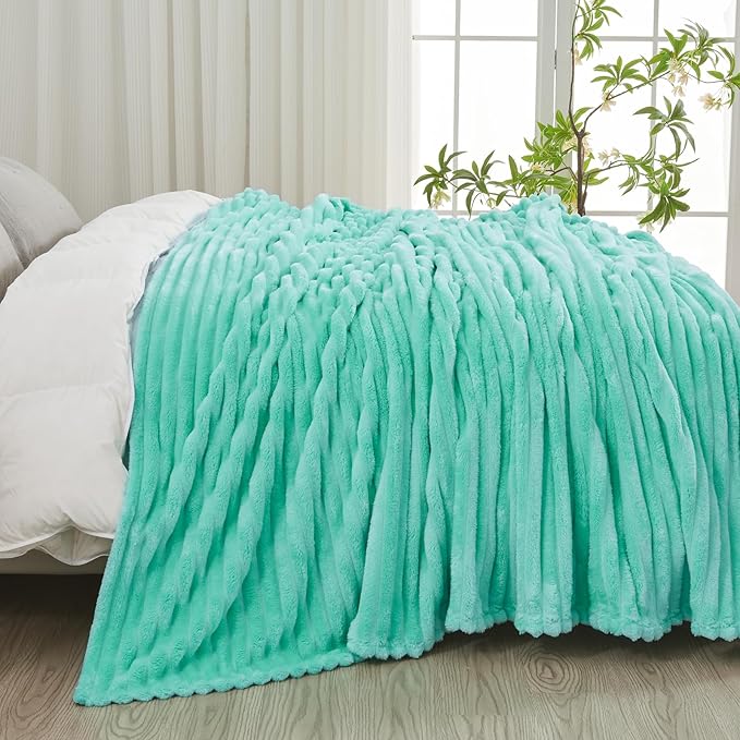 NEWCOSPLAY Super Soft King Blanket Aqua Premium Silky Flannel Fleece 3D Ribbed Jacquard Lightweight Bed Blanket All Season Use (Aqua Ribbed, King(90"x110"))