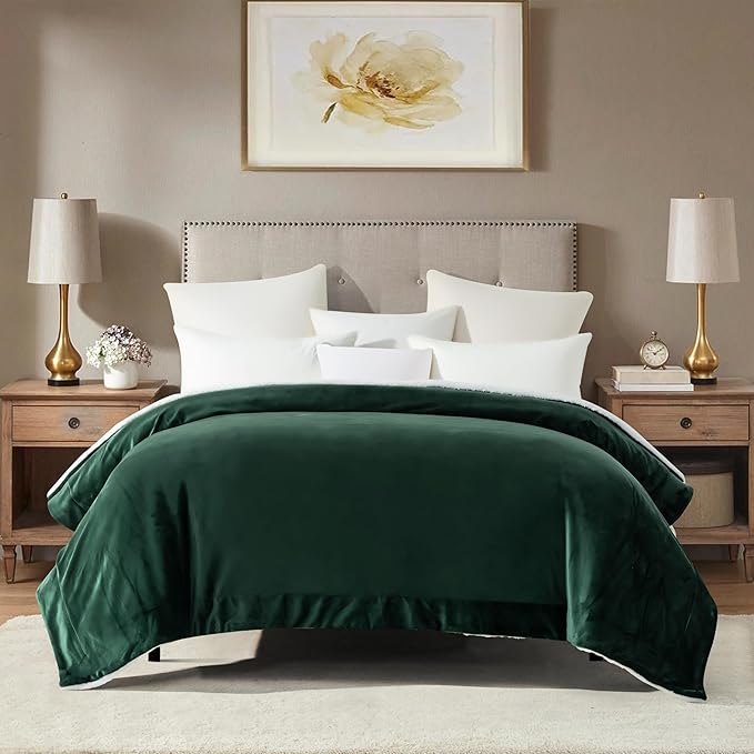 Mocassi Premium Ultra-Soft Flannel Fleece Sherpa Throw Blanket - Warm Cozy Reversible Plush Micromink Blanket for Couch, Bed and Sofa - Fluffy, Christmas Winter Bedding Gift, Twin XL, Hunter Green