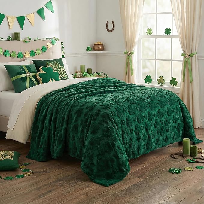 Horaldaily St. Patrick's Day Solid Blanket Throw, Drak Green Shamrock Heart Soft Fuzzy Plush Faux Fur Cozy Blankets for Couch Sofa Bed Lounging, Ideal Gifts for Kids Adults Wife Self, 50x60